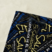 Dazzling El Salvador vlag Patriotic Strandlaken (In situ)