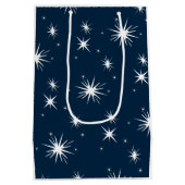 Dazzling Wit Blauw Kerstmis Sterrenhemel Medium Cadeauzakje (Achterkant)