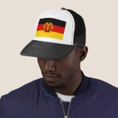 DDR Duitse vlag Trucker Pet (In situ)