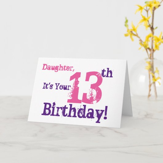 De 13e verjaardagsgroet van de dochter in paarse,  kaart (Gele Bloem)