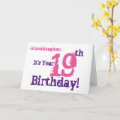 De 19de verjaardag van de kleindochter in paars, kaart (Gele Bloem)