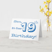 De 19de verjaardag van de zoon is blauw en wit. kaart (Gele Bloem)