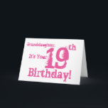 De 19e verjaardag van mijn kleindochter in het roz kaart<br><div class="desc">A white background featuring pink text,  on this fun,  birthday greeting for a granddaughter. My Funny Mind Greetings.</div>