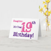 De 19e verjaardagsgroet van de dochter in paarse, kaart (Gele Bloem)