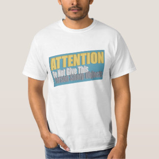 De AANDACHT geeft deze persoon geen Sharp Voorwerp T-shirt