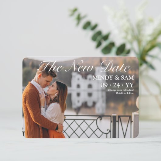 De aankondiging van de nieuwe datum van het uitste (Staand voorkant)