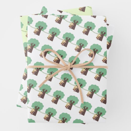 De aap eet een blad voor de onmiddellijke verpakki inpakpapier vel (In situ)