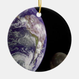 De aarde en de maan keramisch ornament