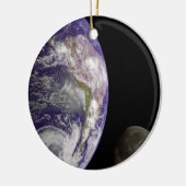 De aarde en de maan keramisch ornament (Links)