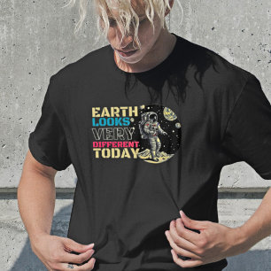 De aarde ziet er vandaag anders uit - Retro Astron T-shirt