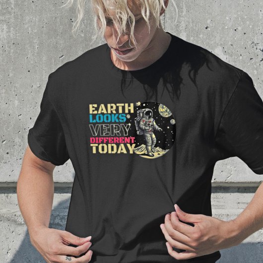 De aarde ziet er vandaag anders uit - Retro Astron T-shirt