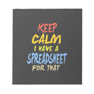 De accountant beschikt over een spreadsheet voor d notitieblok