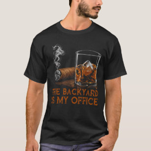 De achtertuin is mijn kantoor Funny Whiskey sigaar T-shirt
