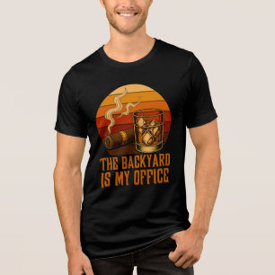 De achtertuin is mijn kantoor Funny Whiskey sigaar Tri-Blend Shirt