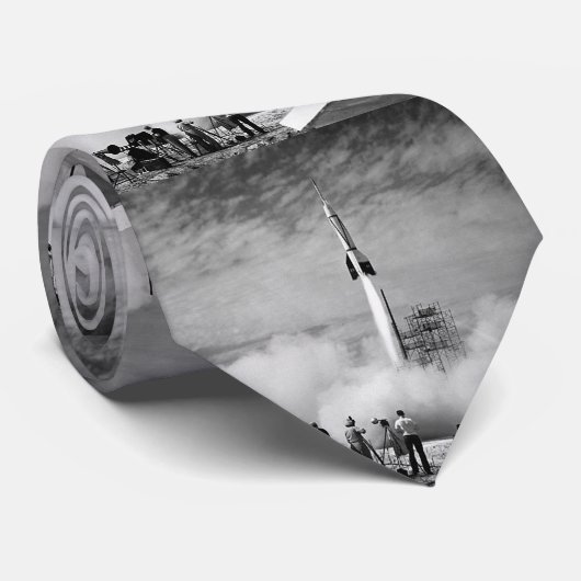 De allereerste raketlancering op het Kaapkanaal Stropdas (Opgerold)