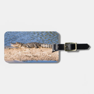 De Alligator die zonnopend is in het meer personal Bagagelabel