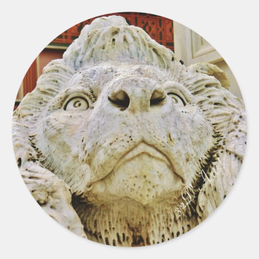 De Aloof Lion van Massa, Ronde Sticker, Glossy Sticker (Voorkant)