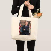 De Amerikaanse president Joe Biden als senator Grote Tote Bag (Voorkant (product))
