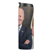 De Amerikaanse president Joe Biden als senator Thermosbeker (Geroteerd rechts)
