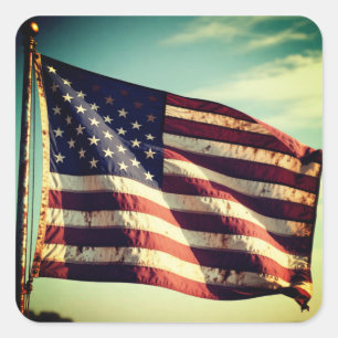 De Amerikaanse Vlag – Embleem van Vrijheid en Vast Vierkante Sticker