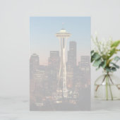 De Amerikaanse vlag vliegt tussen de stijgende maa Briefpapier (Staand voorkant)