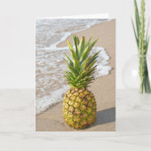 De ananas van het hallo op strand voor vriend kaart (Voorkant)