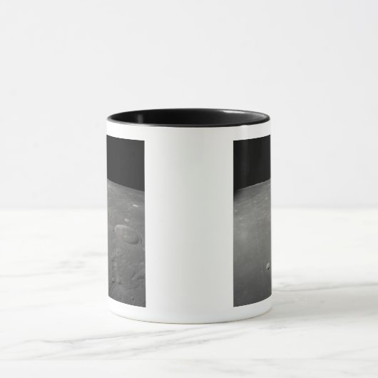 De Apollo 12 lunar module Intrepid Mok (Midden)