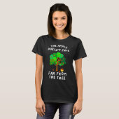 De appel Herfst niet ver van de familie Tree Fun T-shirt (Voorkant volledig)