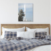 De Ares I-X-raket is zichtbaar op het lanceerpad Canvas Afdruk (Insitu (Slaapkamer))