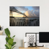 De Astoria-Megler-brug op de zon Poster (Thuiskantoor)