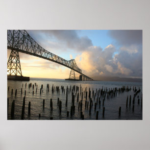 De Astoria-Megler-brug op de zon Poster