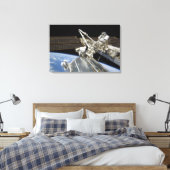 De astronauten voeren een reeks taken uit canvas afdruk (Insitu (Slaapkamer))