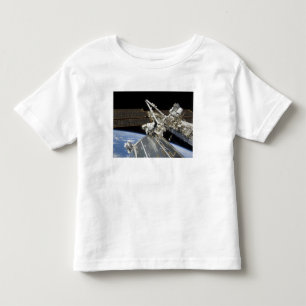 De astronauten voeren een reeks taken uit kinder shirts
