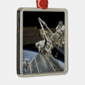 De astronauten voeren een reeks taken uit metalen ornament (Rechts)