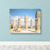 De atlanteaankolommen boven piramide B Canvas Afdruk (Insitu (Houten vloer))