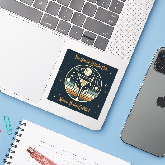 De Atomic Martini Club Atomic Bomb Cocktail Sticker (Laptop met iPhone)