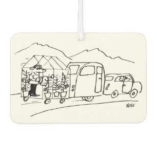 De auto is een Caravan aan het trekken en ook een  Luchtverfrisser