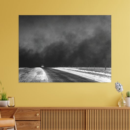 De auto rijdt het Texas Panhandle in de stofkam Canvas Afdruk (Insitu (Woonkamer))