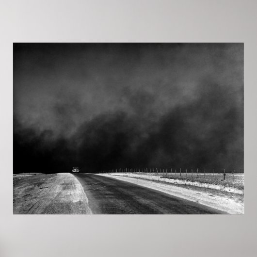 De auto rijdt het Texas Panhandle in de stofkam Poster (Voorkant)