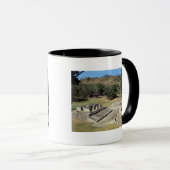 De balcourt op het Main Square, Klassieke Periode Mok (Voorkant rechts)