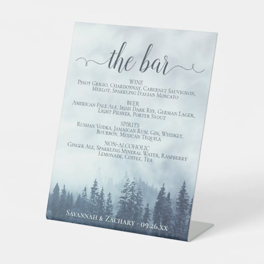 De Bar - Misty Blue Pines Drinken Menu Bruiloft Reclamebord Met Voetstuk (Voorkant)