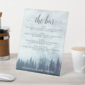 De Bar - Misty Blue Pines Drinken Menu Bruiloft Reclamebord Met Voetstuk (Insitu)