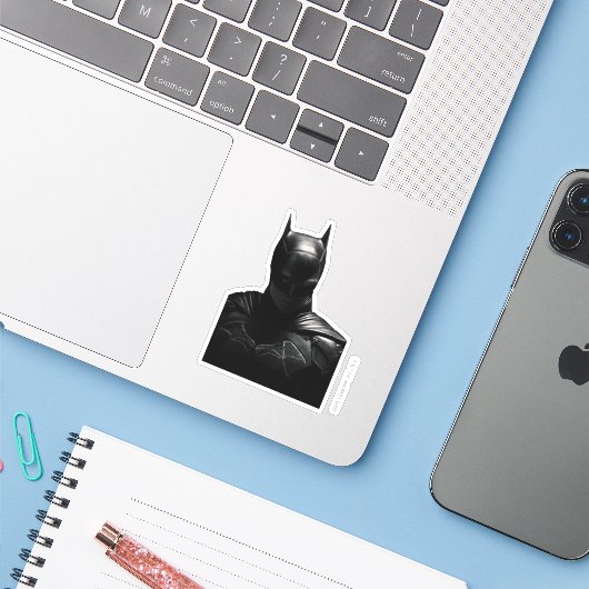 De Batman in Shadow Sticker (Laptop met iPhone)