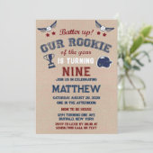 De batterij omhoog ons kleine koekje draait het to kaart (Staand voorkant)