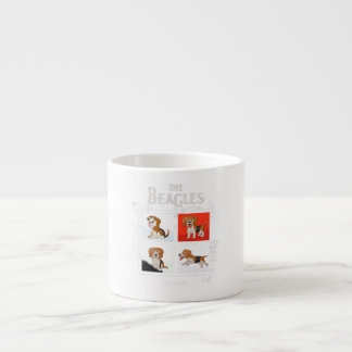 De beagles laten het grappig zijn en klagen voor d espresso kop