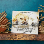 De bedtijd van een hond met een tablet fotoplaat (Zijkant)