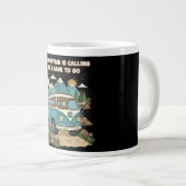 De berg roept Retro camperbus Natuur Grote Koffiekop (Voorkant rechts)