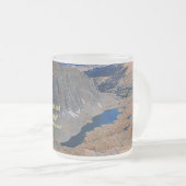 De bergen beklimmen matglas koffiemok (Voorkant rechts)