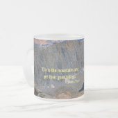 De bergen beklimmen matglas koffiemok (Voorkant links)