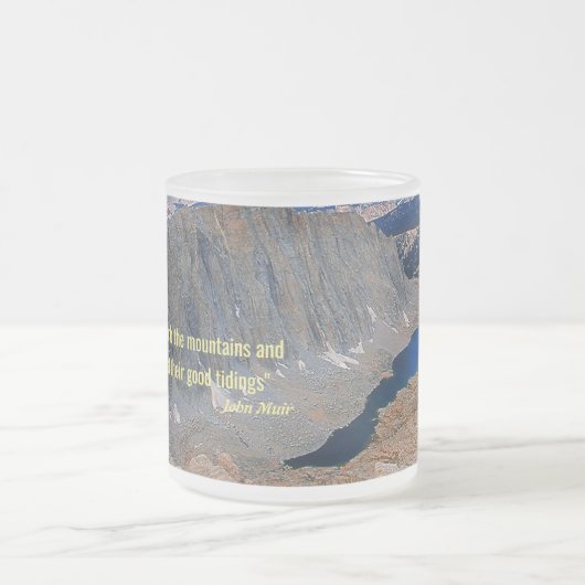 De bergen beklimmen matglas koffiemok (Center)